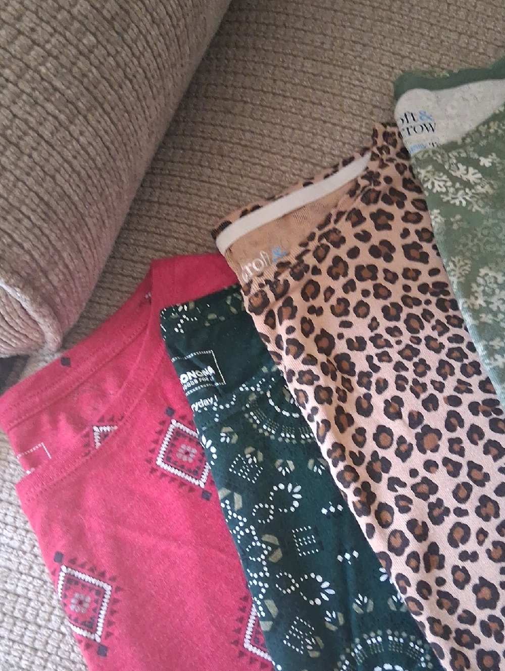 T Shirt Set - Picture 4 of 4